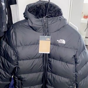 Size medium unisex North Face Jacket, Brand new with tags